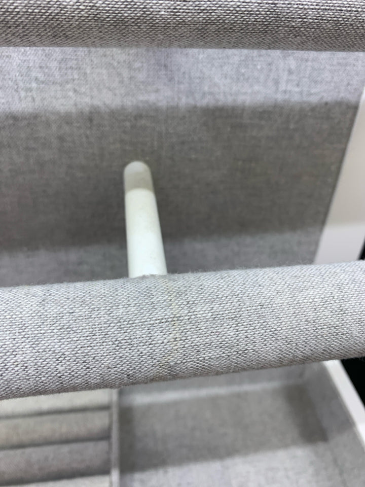 WHITE/GRAY JEWELRY STAND WITH TWO BARS AND RING HOLDER.