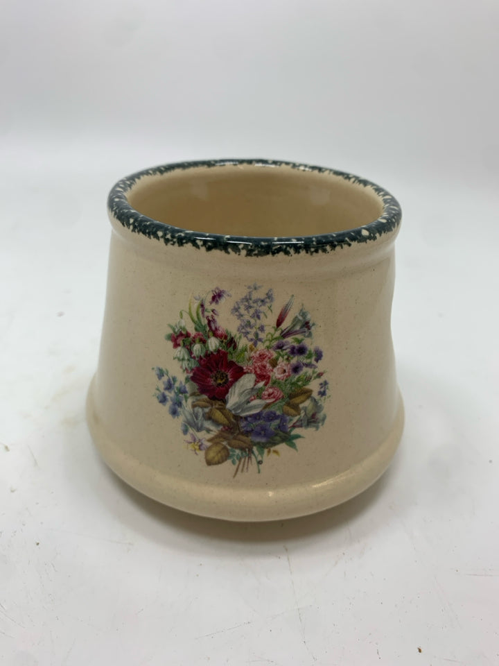 STONEWARE CANDLE TOPPER W/FLORAL BOUQUET.