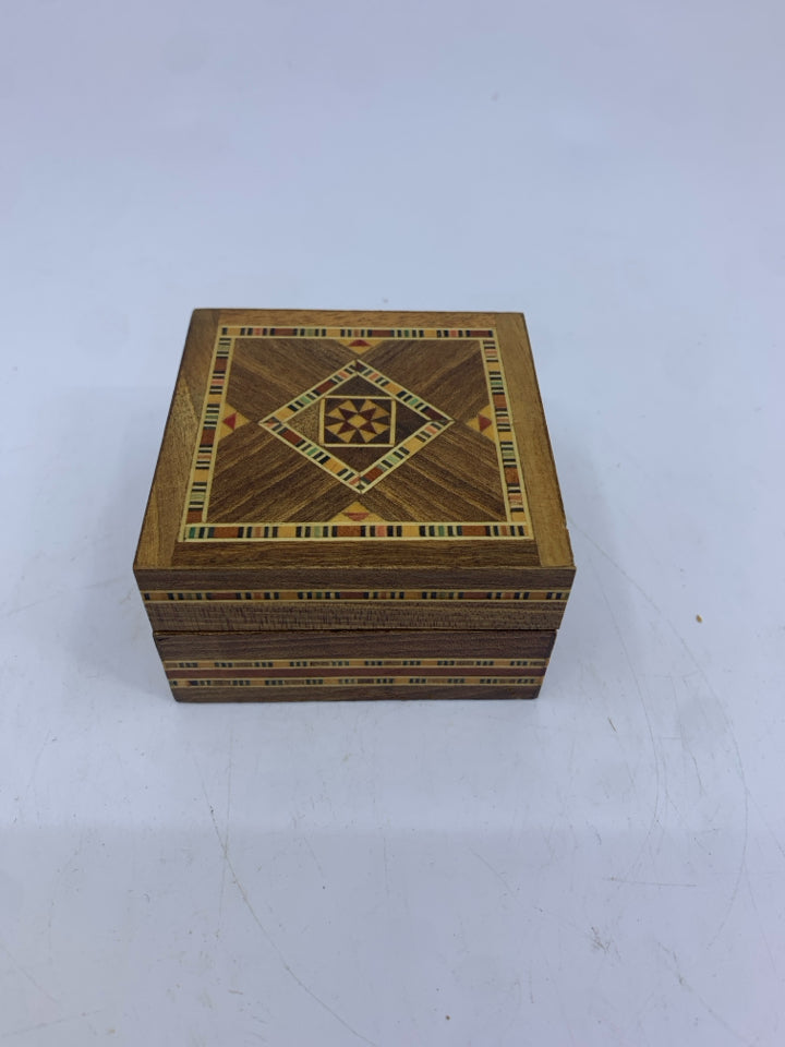 SMALL HANDMADE WOOD TRINKET BOX.