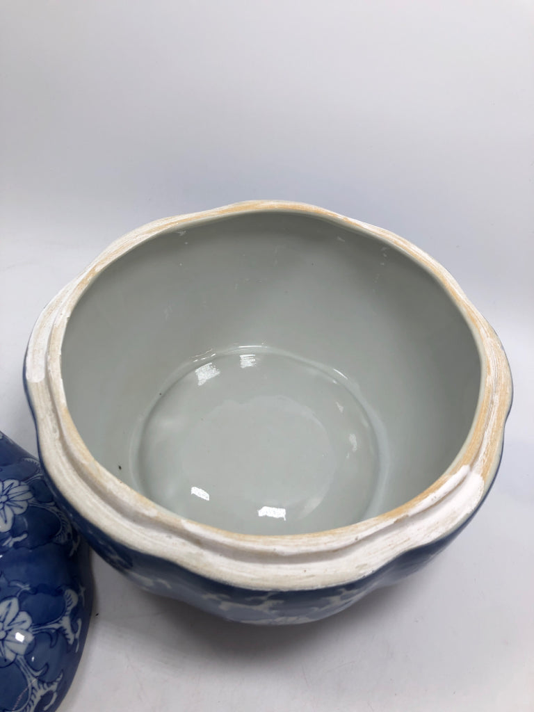 ORNATE BLUE/WHITE FLORAL PUMPKIN CANISTER.