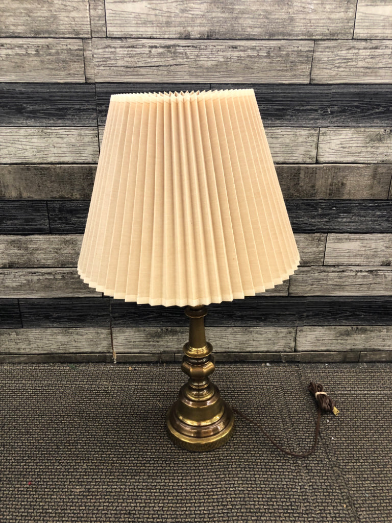 VTG BRASS LAMP W PLEATED CREAM SHADE.
