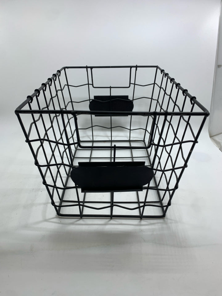 METAL BASKET W/LABEL SPOT.