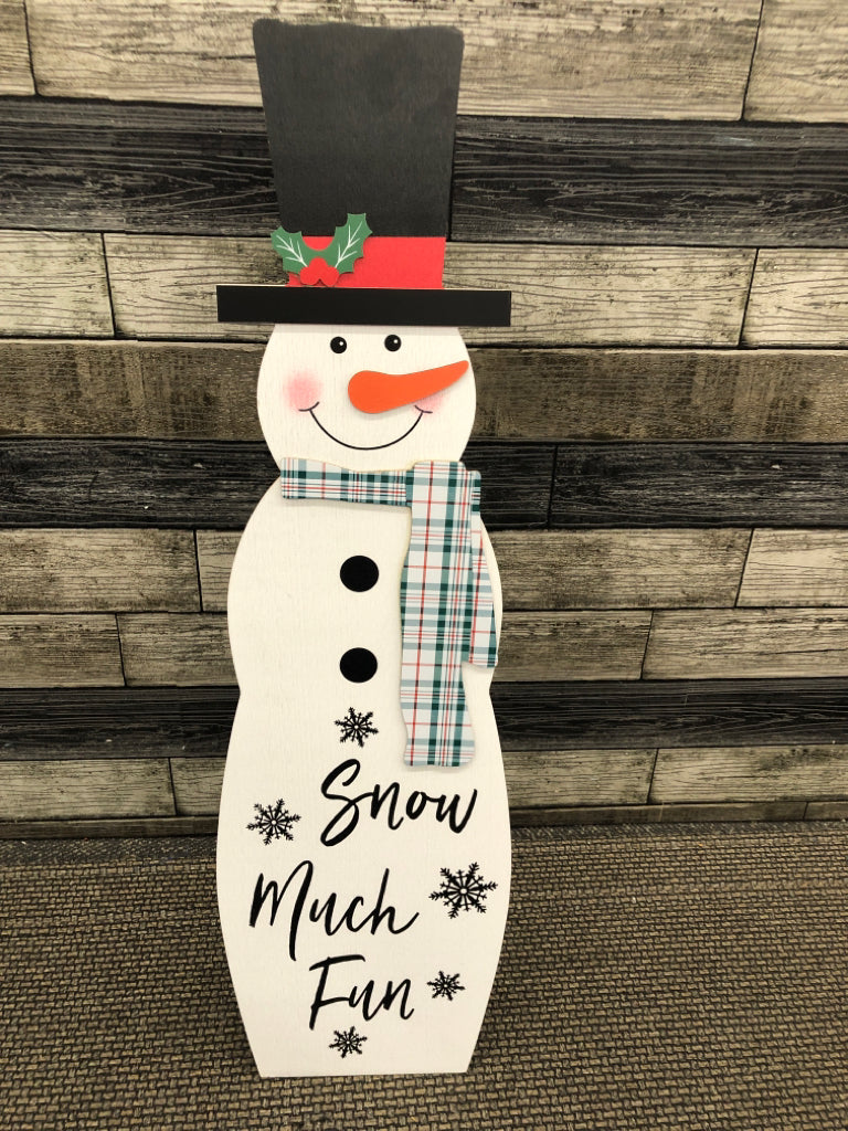 STANDING SNOWMAN SNOW MUCH FUN.