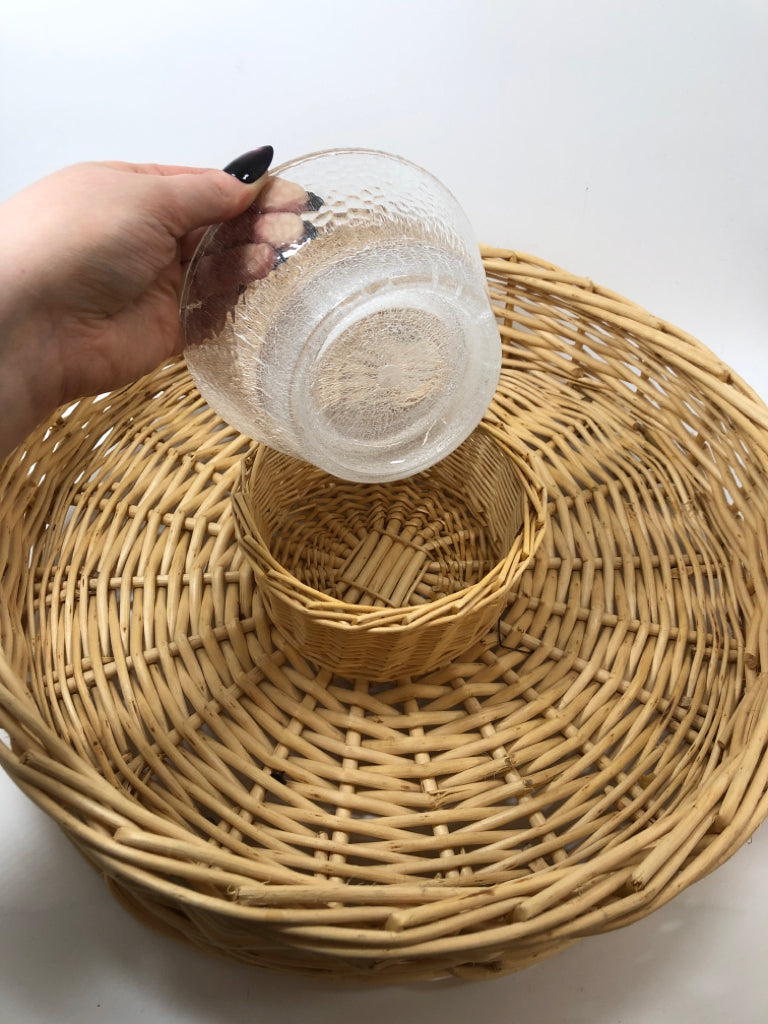2PC WICKER CHIP/DIP SERVING TRAY W/BOWL.