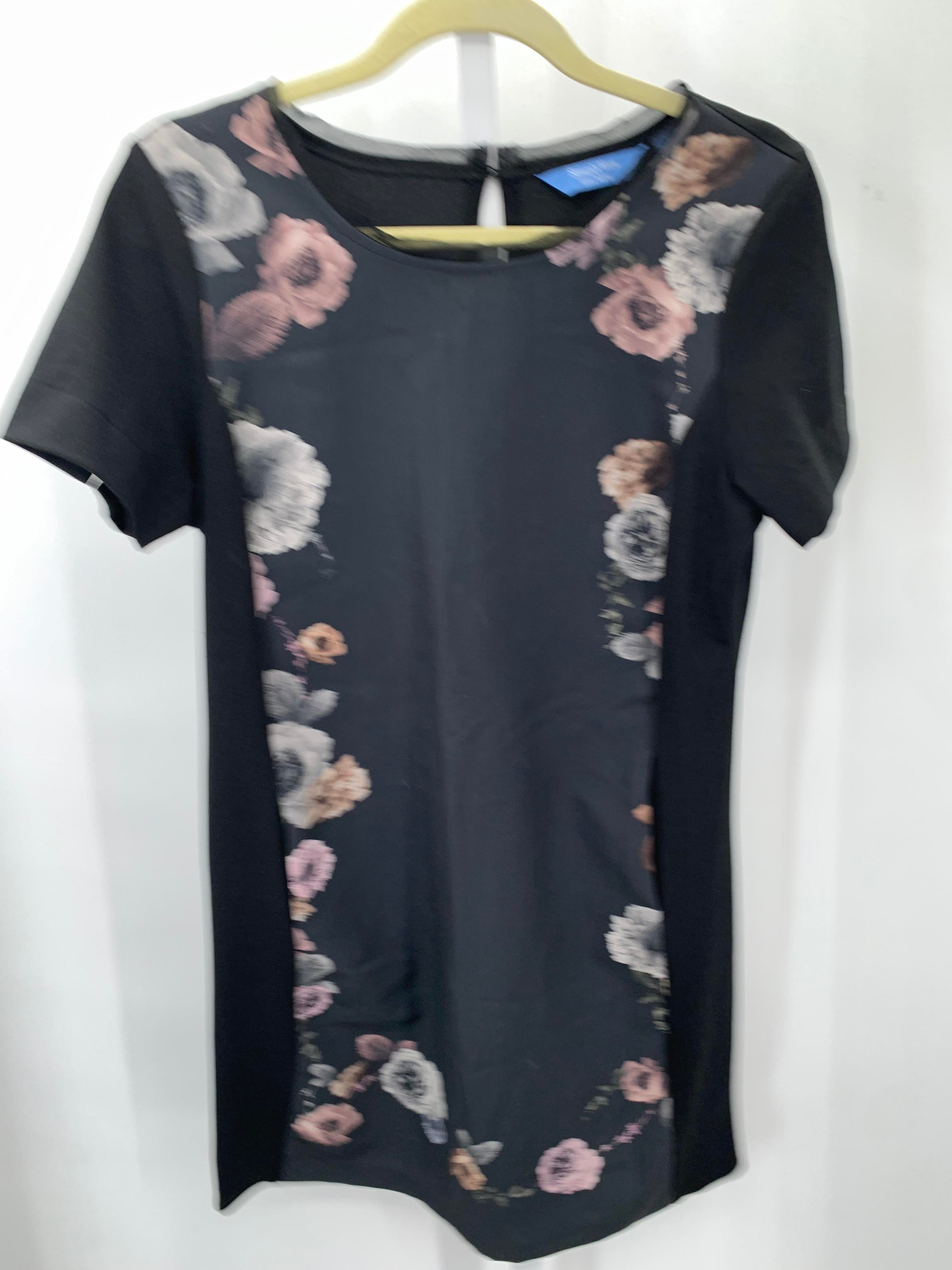 Vera Wang Size Medium Misses Short Sleeve Dress