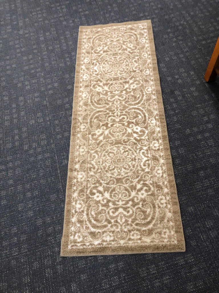 TAN W/ WHITE SCROLL DESIGN RUNNER.