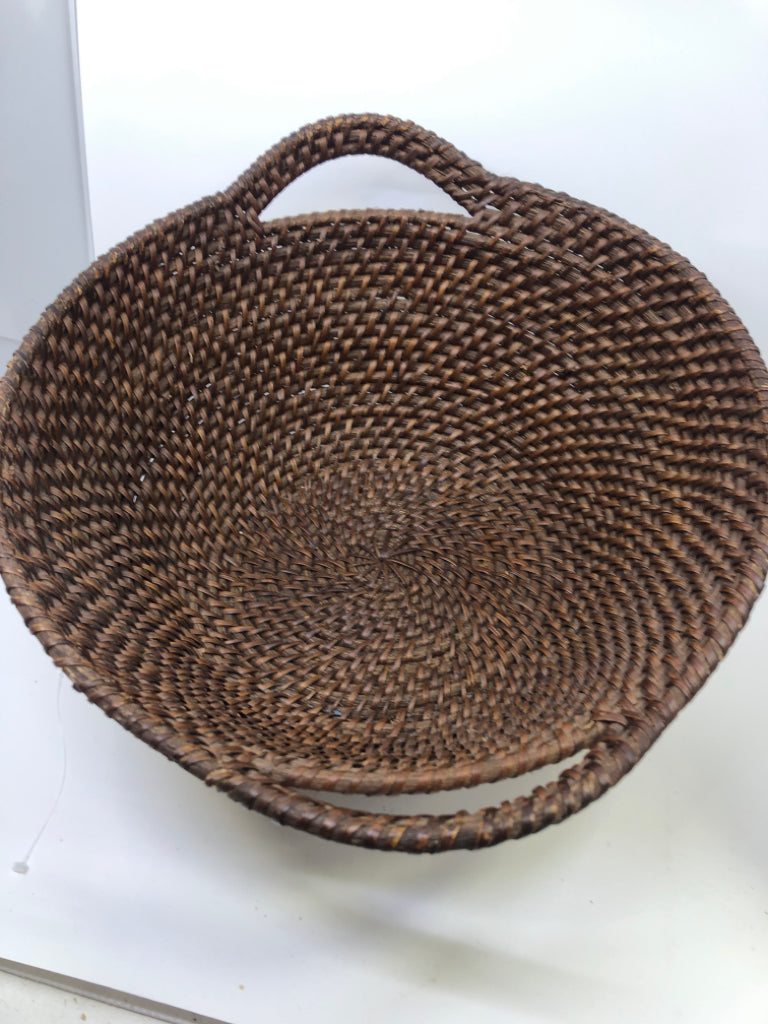 ROUND DARK WOVEN BASKET W/HANDLES.