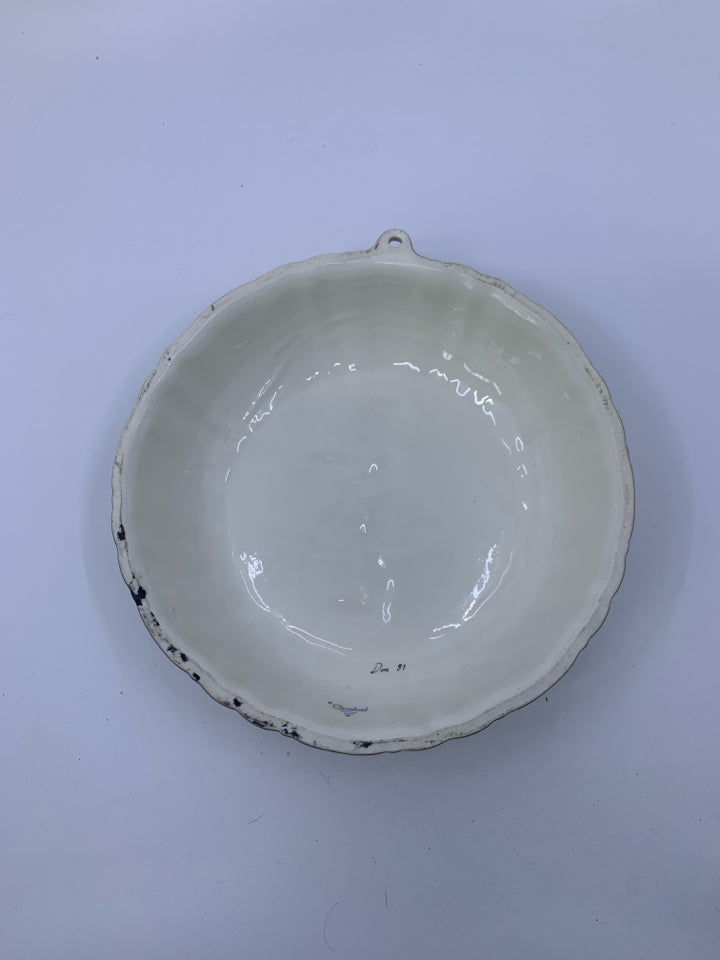 VTG HUMMEL "SWEET AS CAN BE" 1989 WALL PLAQUE/CAKE MOLD.