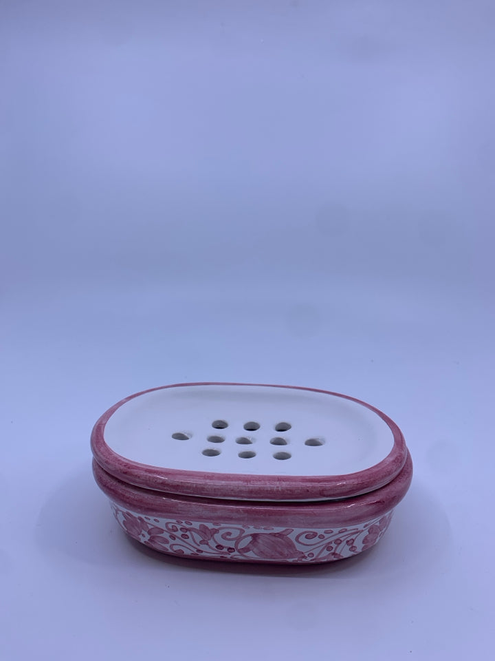 CERAMIC PINK DRAINING SOAP DISH.