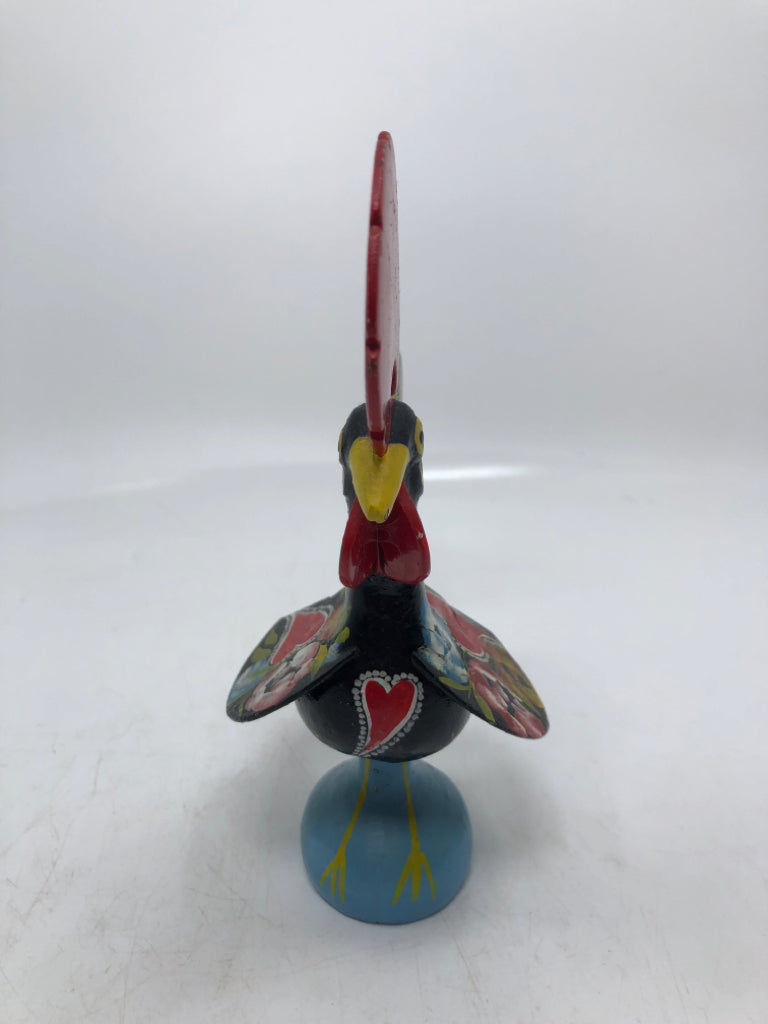 METAL ROOSTER W/FLORAL DESIGN DECOR.