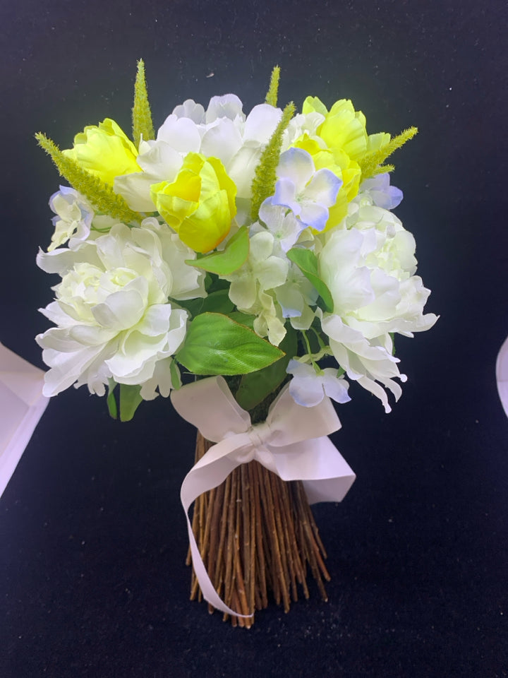 WHITE FLORAL TWIG BOUQUET.