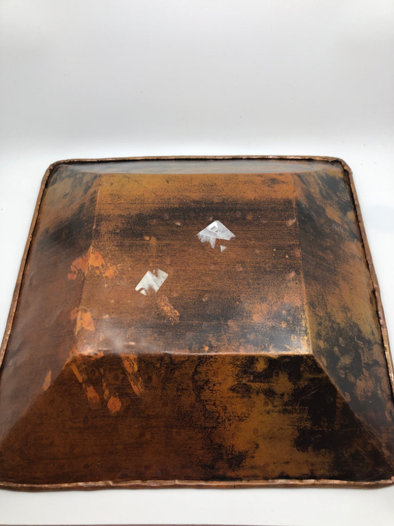 DISTRESSED ORANGE & BROWN HAMMERED METAL CENTERPIECE BOWL.