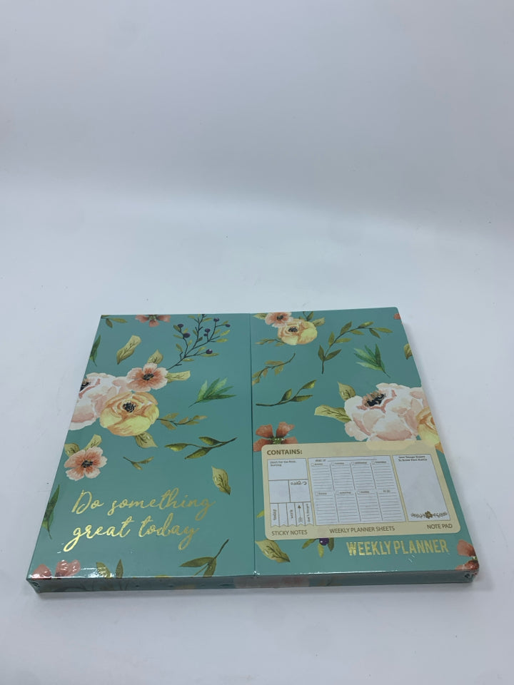 NIP FOLDING WEEKLY DESK PLANNER.