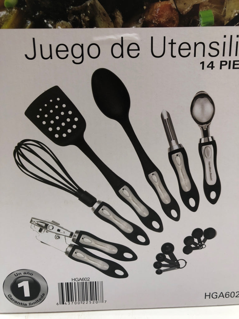 NIB HAMILTON BEACH UTENSILS SET.
