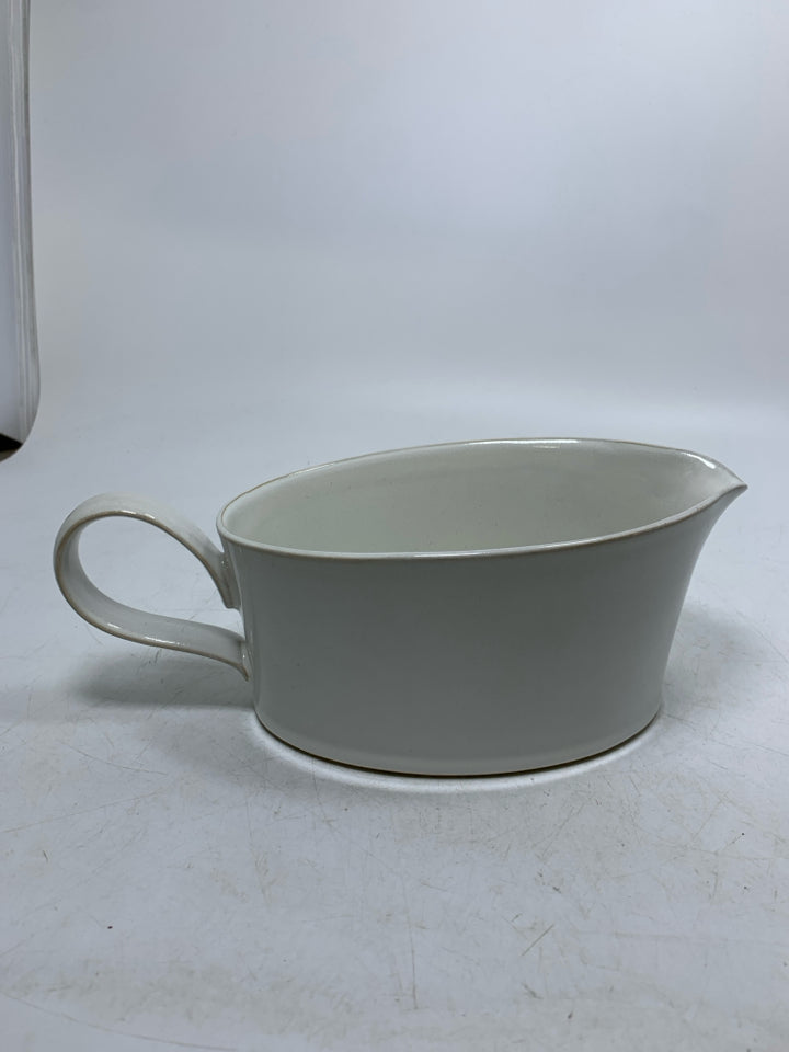 OVAL GRAVY BOAT.