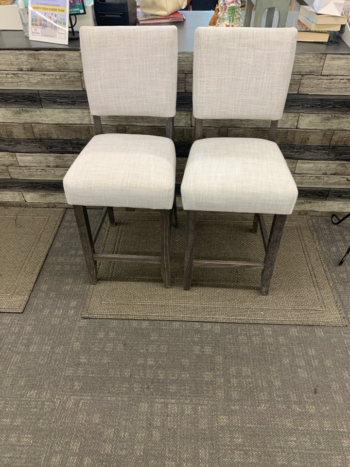 2 WHITE/GREY FABRIC COUNTER HEIGHT STOOLS.