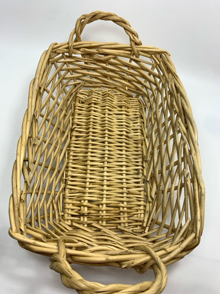 RECTANGLE WICKER BASKET W/HANDLES.