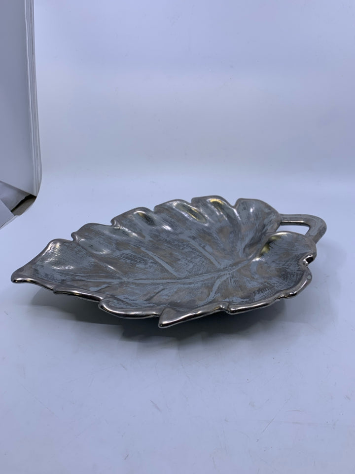 VTG COLONIAL SILVER LEAF CENTERPIECE 4035.