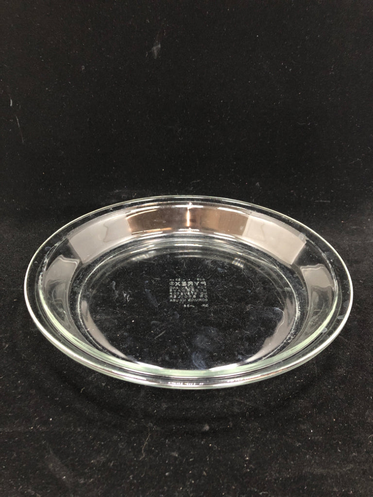 CLEAR ROUND PYREX BAKING DISH.
