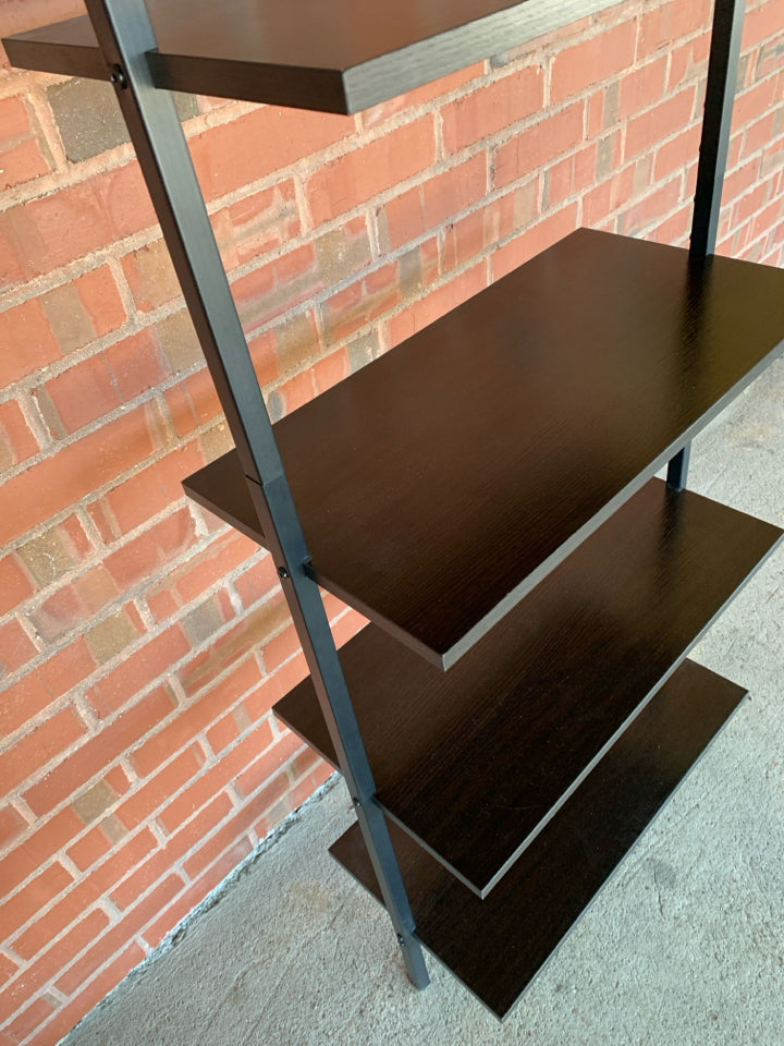 DARK FRAMED LADDER-STYLE WALL-MOUNT BOOKSHELF.
