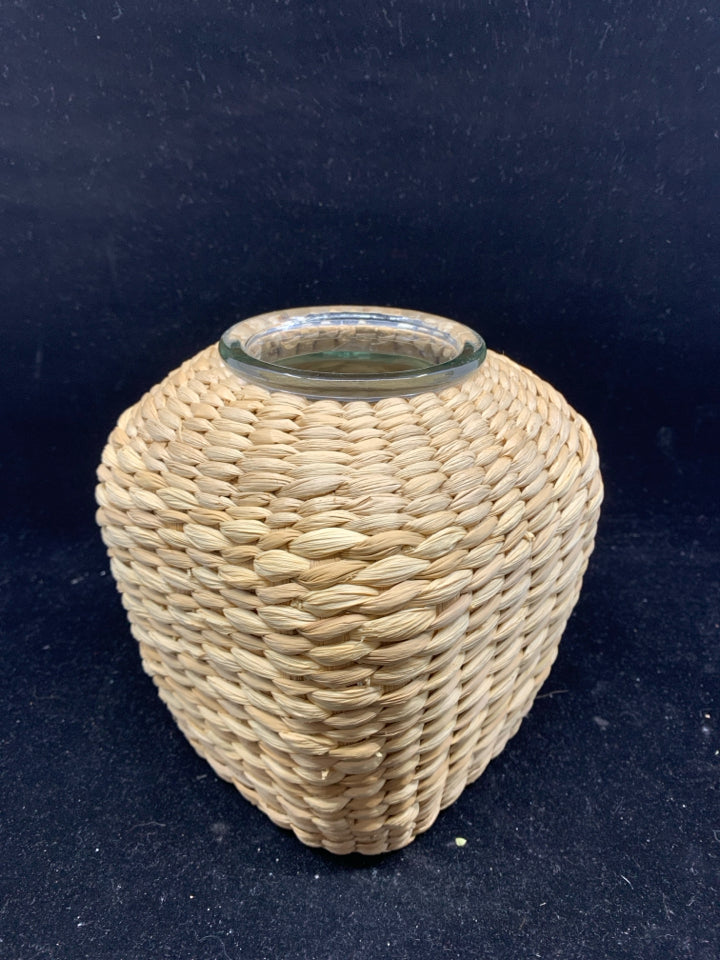 TWINE WOVEN GLASS VASE.