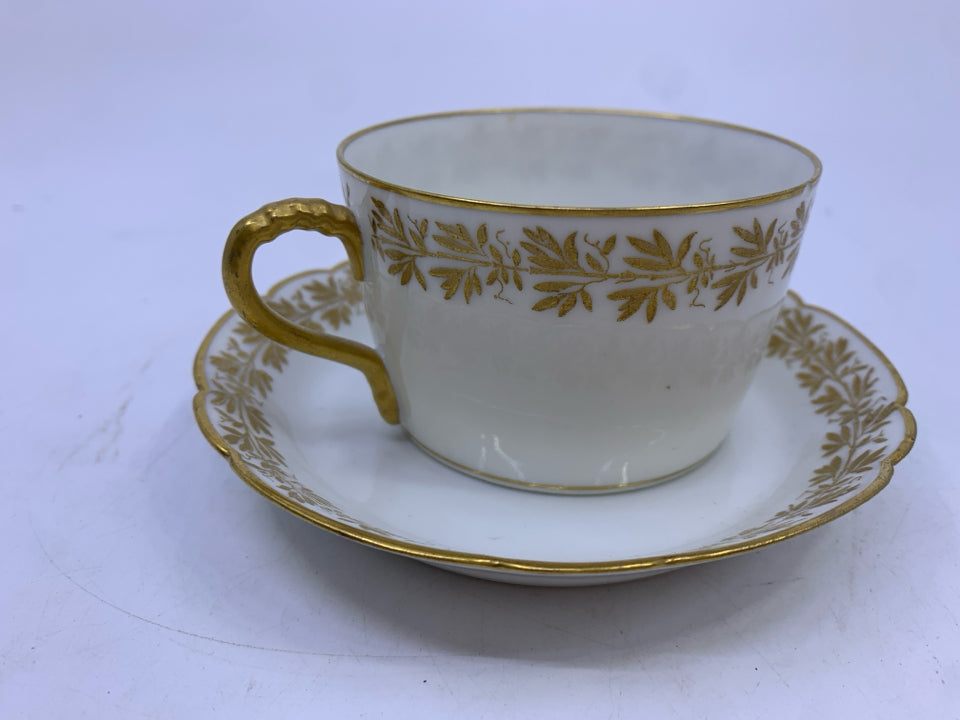 VTG WHITE W/ GOLD DETAILS TEACUP/SAUCER.