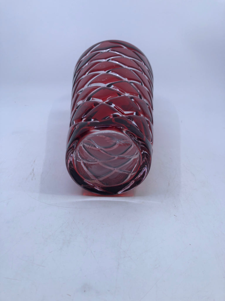 RED TEXTURED PRISM SHAPED GLASS VASE.