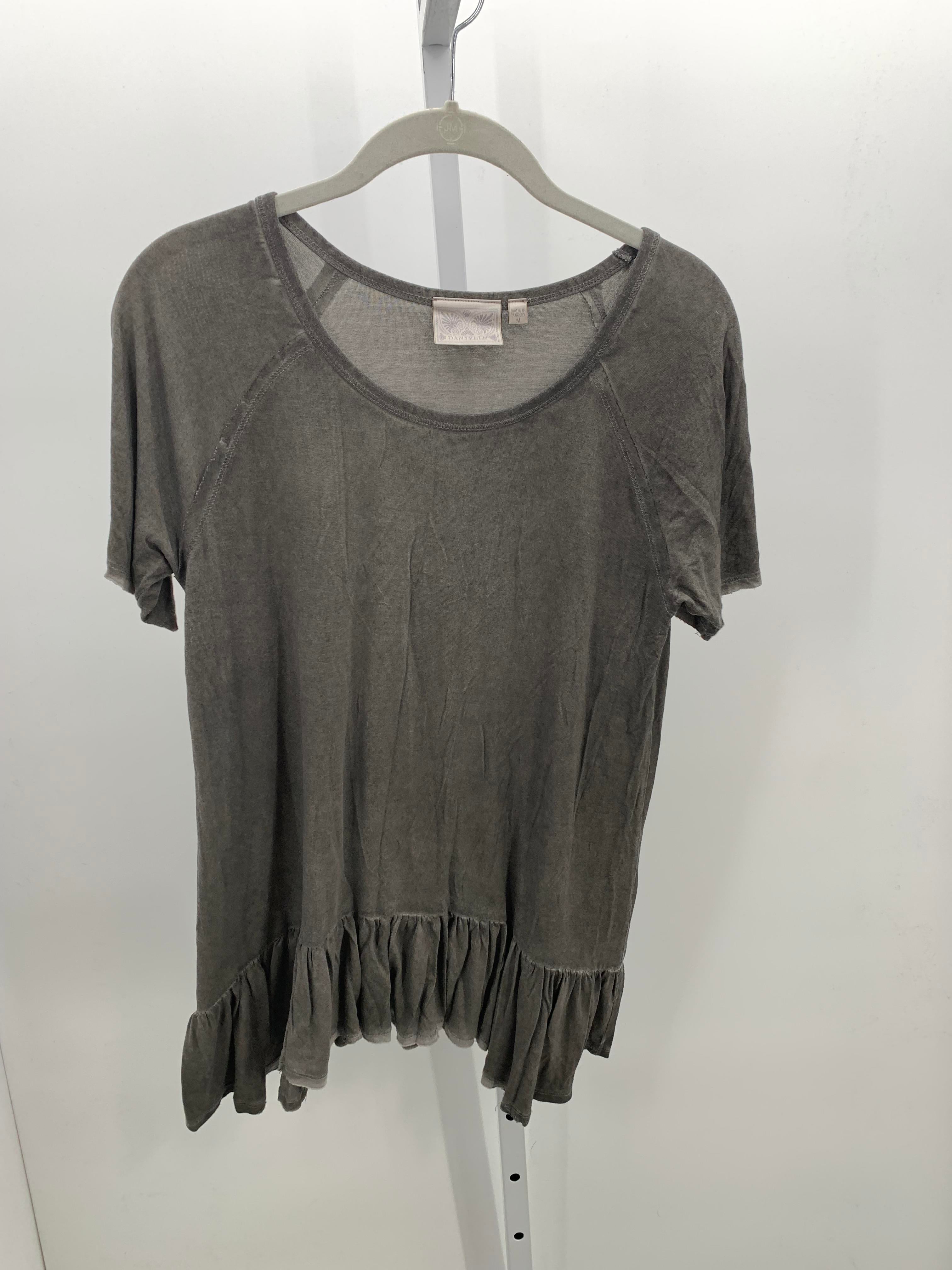 Size Medium Misses Short Sleeve Shirt