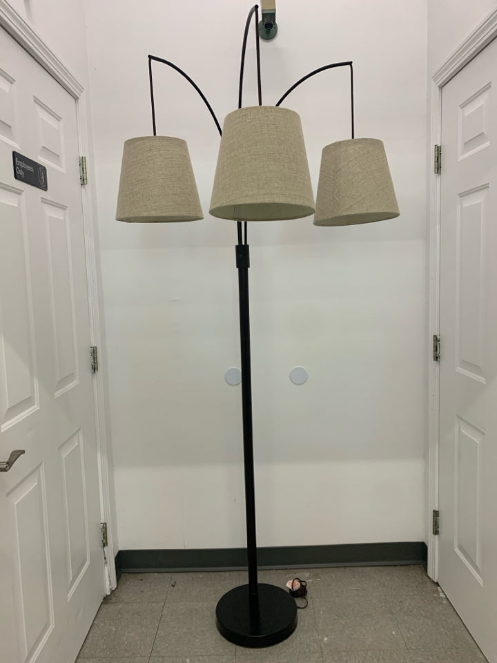 LARGE FLOOR LAMP W/ 3 HANGING TAN LAMP.