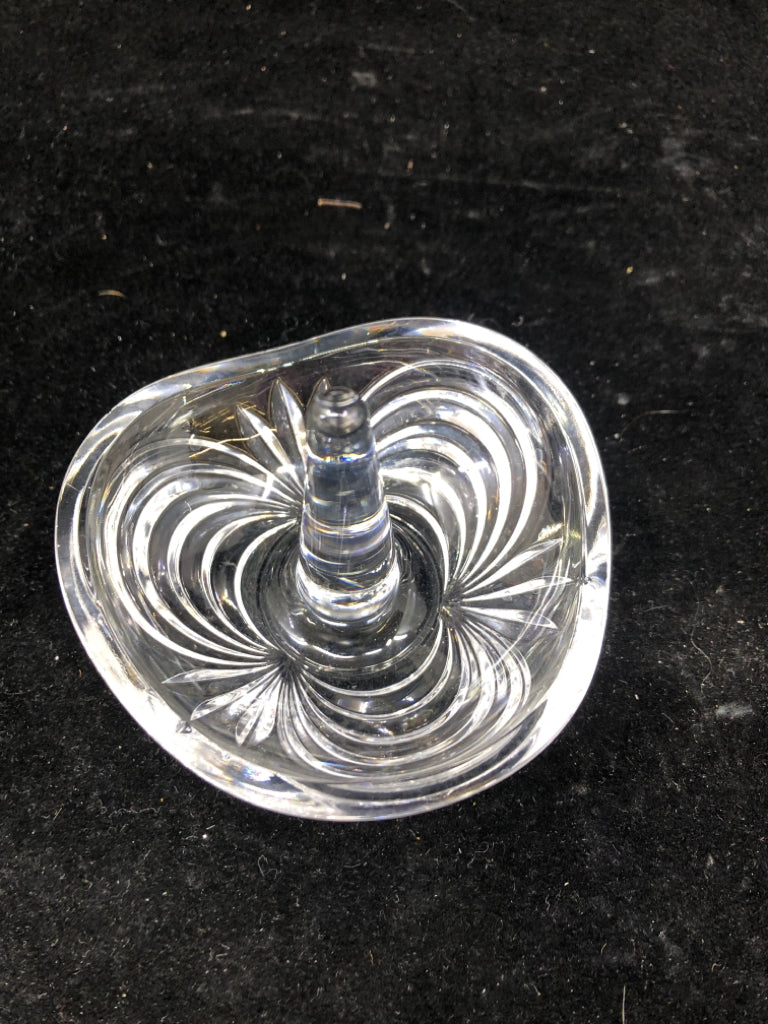 CLEAR GLASS SWIRL RING HOLDER.