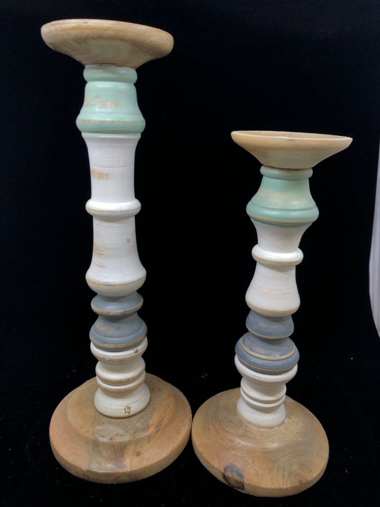 2PC WHITE/TEAL PAINTED PILLAR CANDLE HOLDERS.