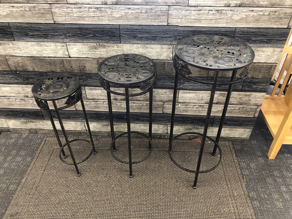 3 METAL NESTING PLANT STANDS.