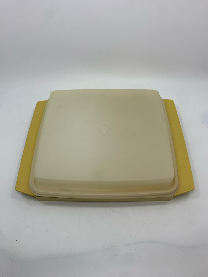 VTG YELLOW EGG CARRIER W/EGG INSERTS.