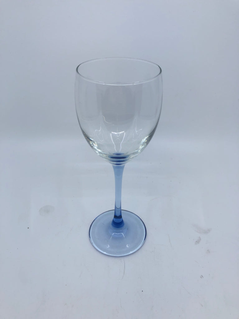 4 LIGHT BLUE STEM WINE GLASSES.