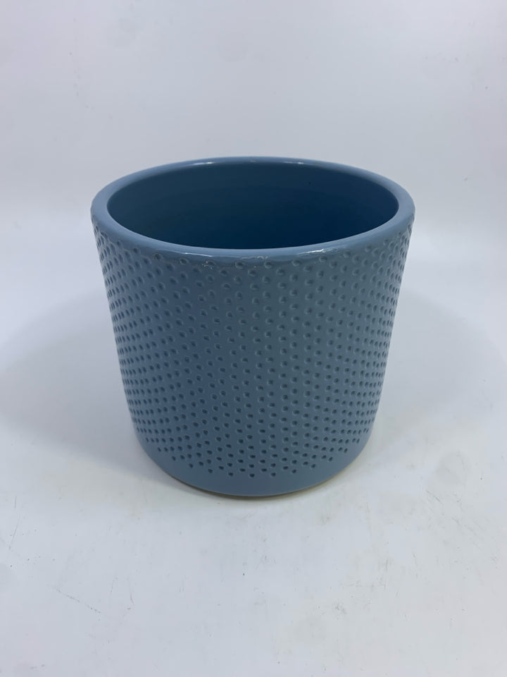 BLUE TEXTURED DOT PLANTER.