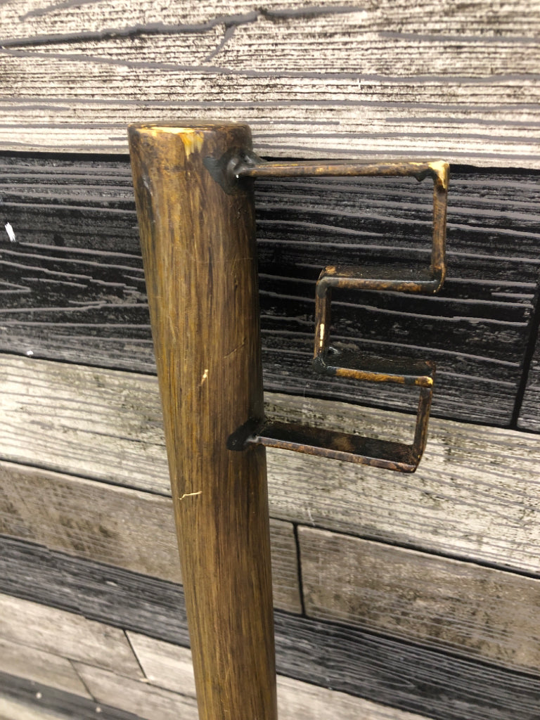 JUMBO METAL KEY DECOR.