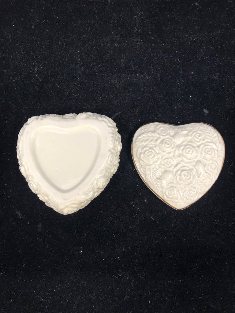 CREAM ROSE EMBOSSED HEART TRINKET STORAGE.