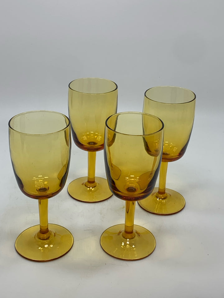 4 SHORT AMBER GLASS WINE GOBLETS.