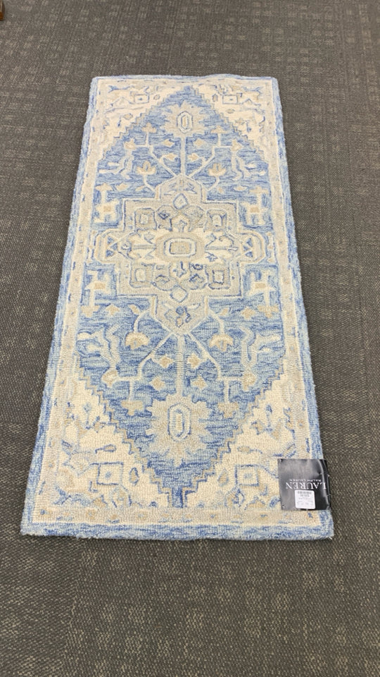 NEW IVORY NAVY FLORAL ACCENT RUG.