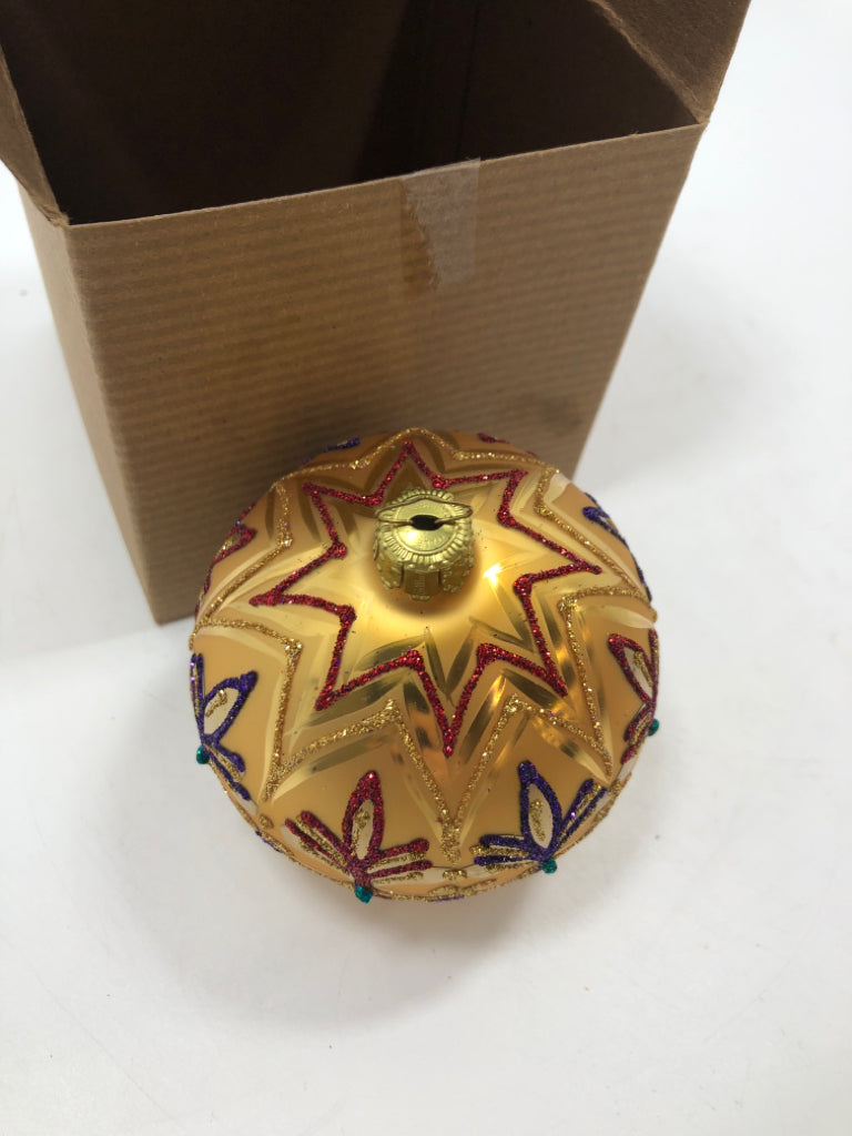 GOLDEN COLORFUL ORNAMENT.