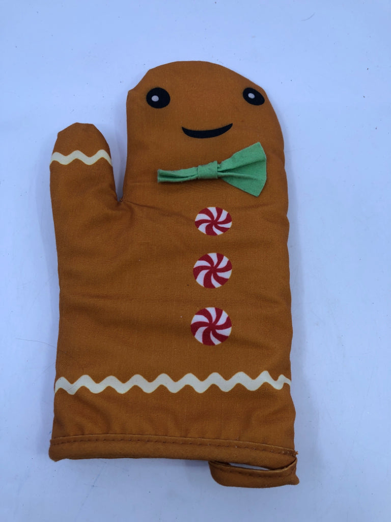 GINGERBREAD OVEN MIT.