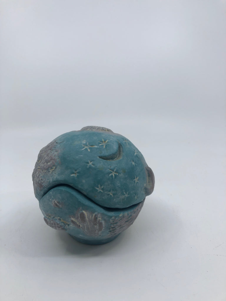 2 PC BLUE+WHITE GLOBE STARS,TREES,WHALE,BUTTERFLY WRAPPED SONG INSIDE.