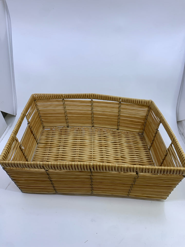 RECTANGLE PLASTIC BLONDE BASKET.
