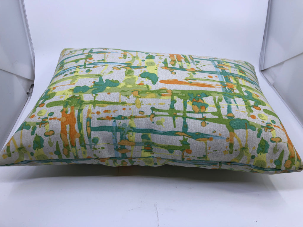 MULTI-COLORED RECTANGLE OUTDOOR PILLOW STREAK LINES.