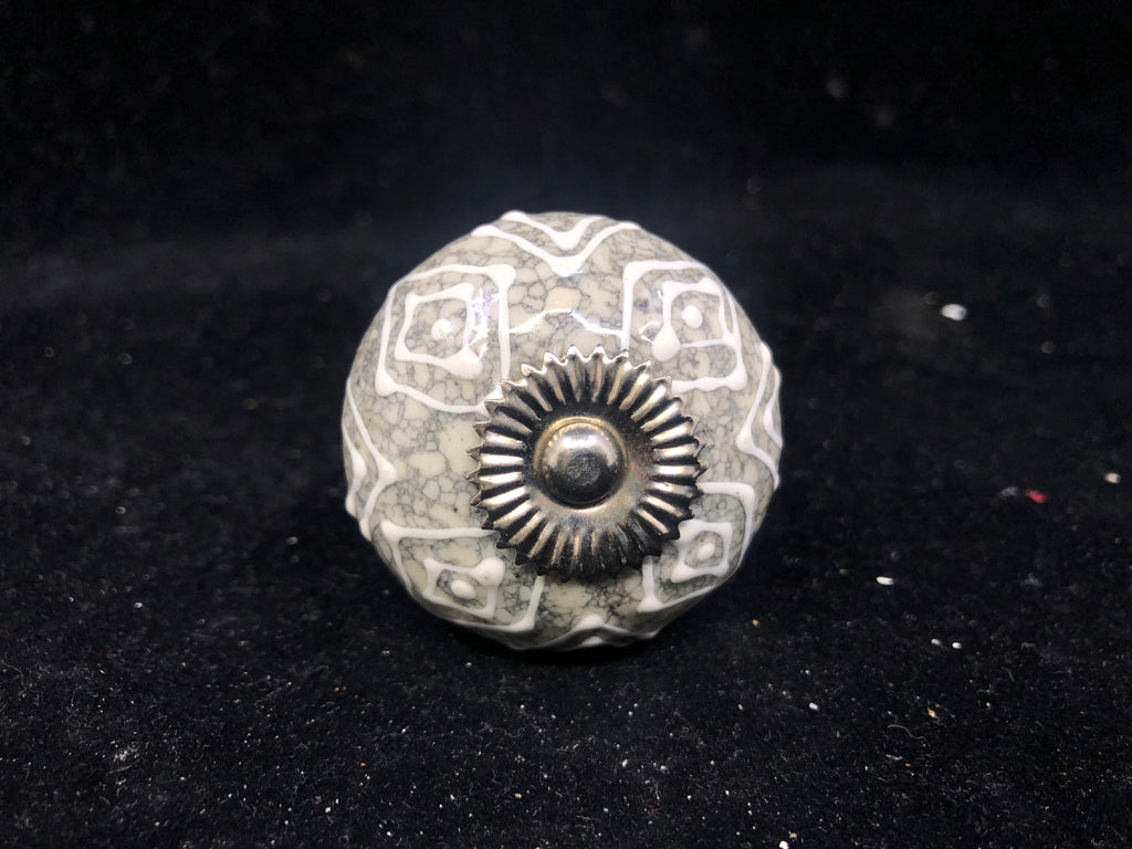 5 CERAMIC DRAWER KNOBS LIGHT GREY/WHITE DESIGNS.