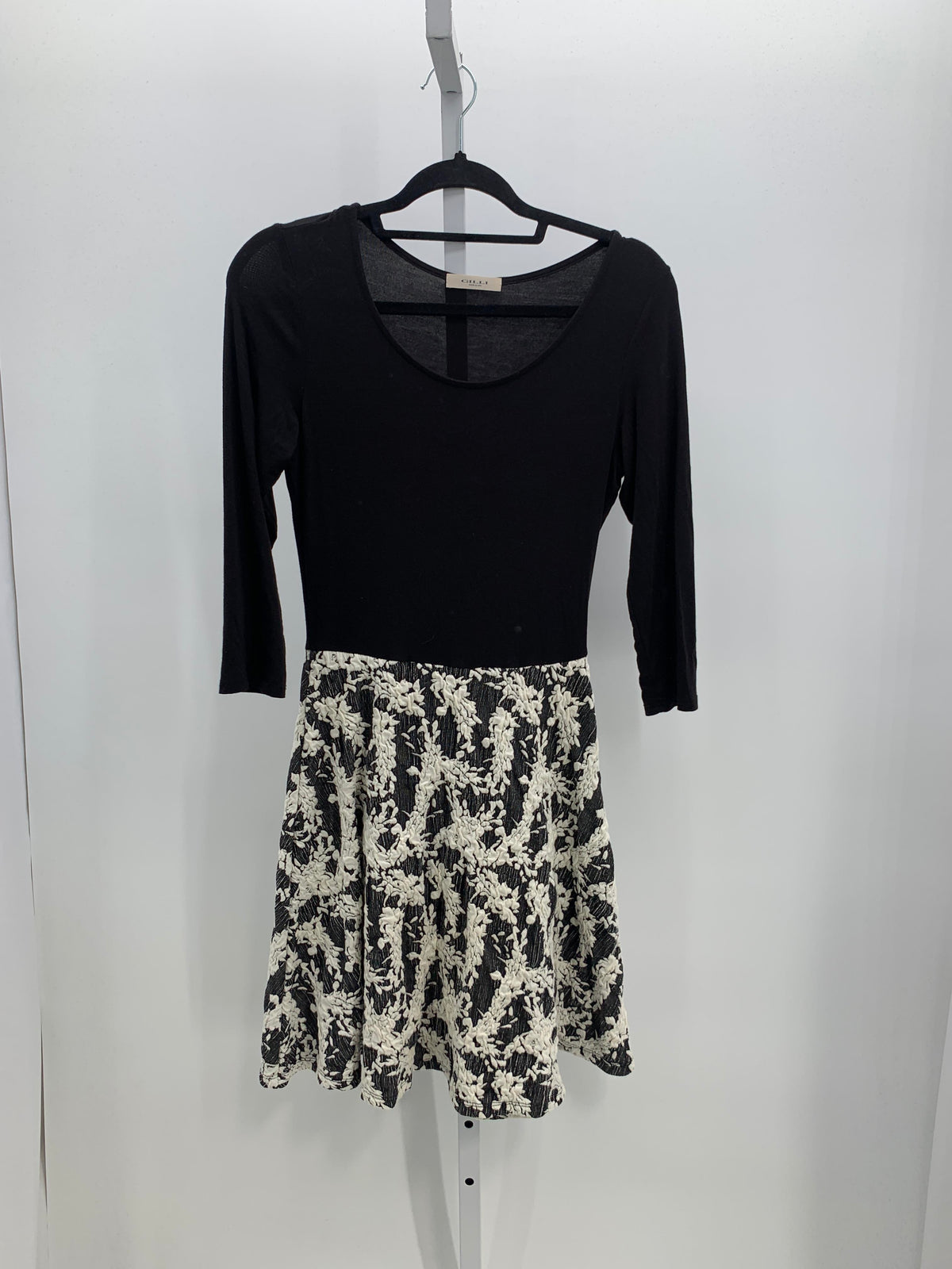 Gilli Size Small Misses 3/4 Sleeve Dress