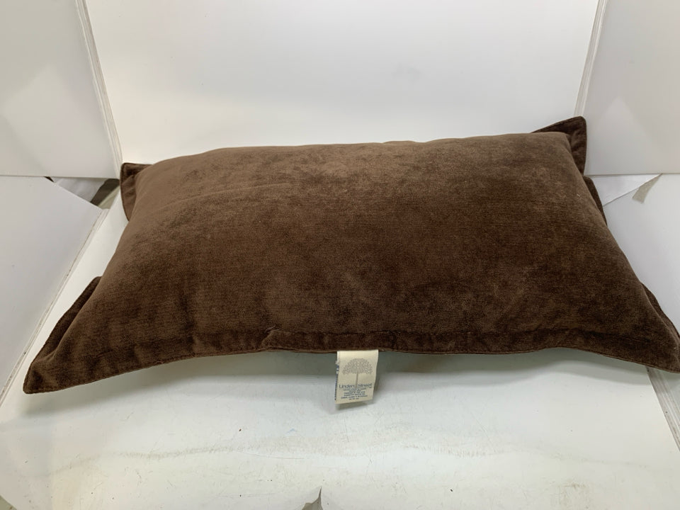 BROWN RECTANGLE PILLOW.