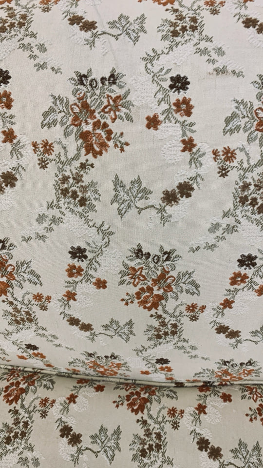 VTG FLORAL W/ DARK LEGS CREAM COUCH.