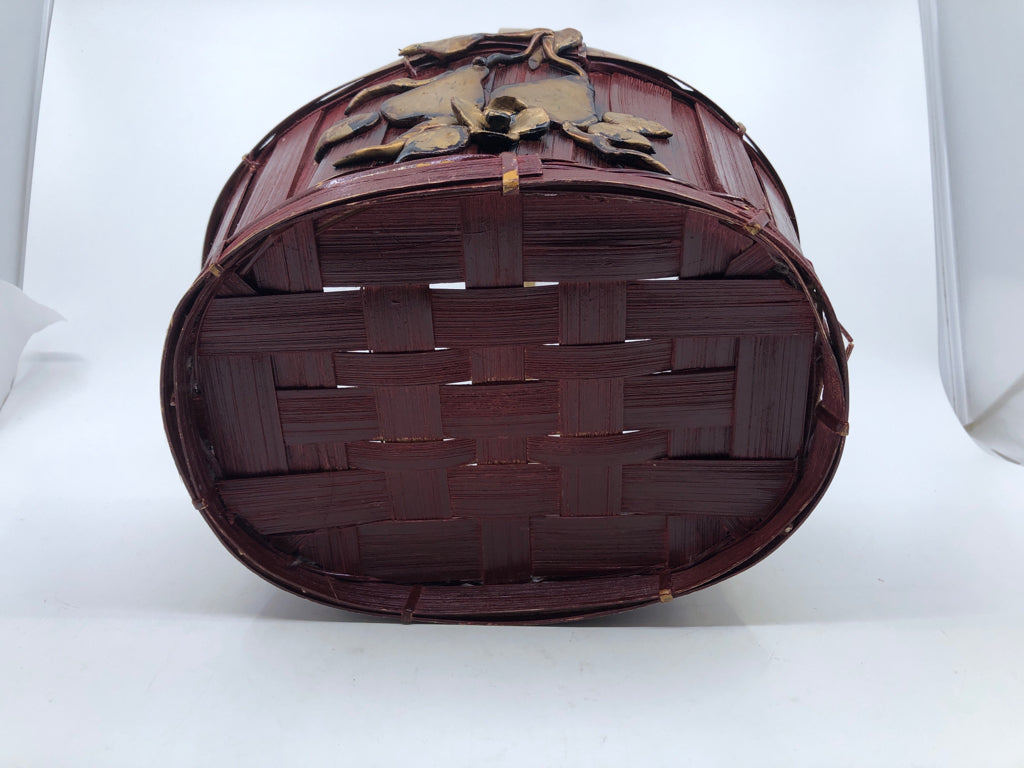 DARK BASKET W/PEAR DESIGN & HANDLE.