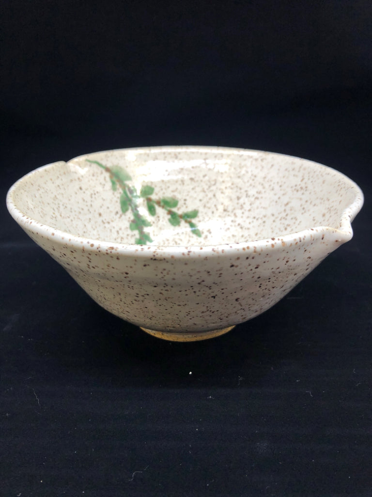 SMALL CREAM POTTERY BOWL W DOUBLE SPOUTS.